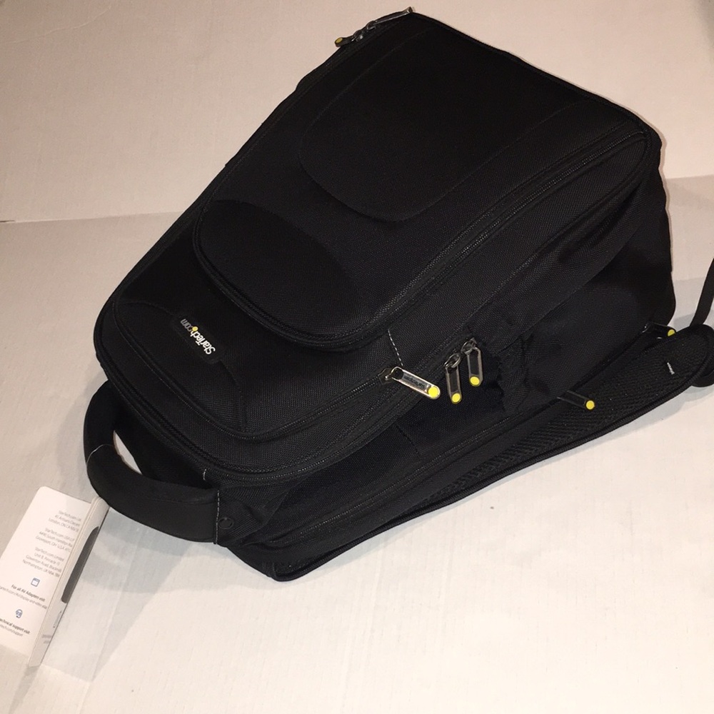 NWT Startech Travel Friendly 15.6 in backpack with accessory pouch